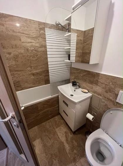 Apartament cu 3 camere decomandat în Nicolina