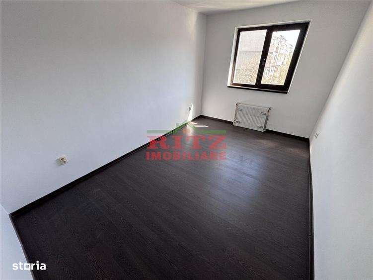 Apartament cu 4 camere decomandat în Crișan