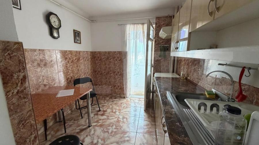 Apartament cu 3 camere decomandat în Cetate