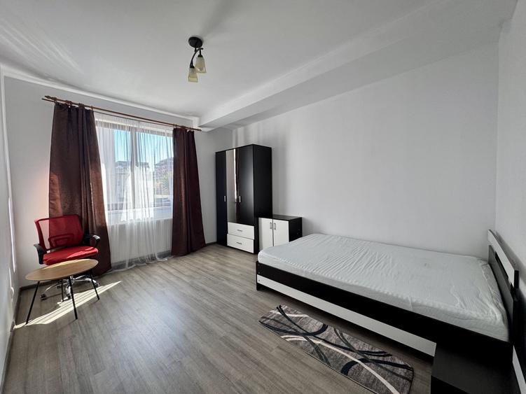 Apartament cu 3 camere decomandat, mobilat în Florești