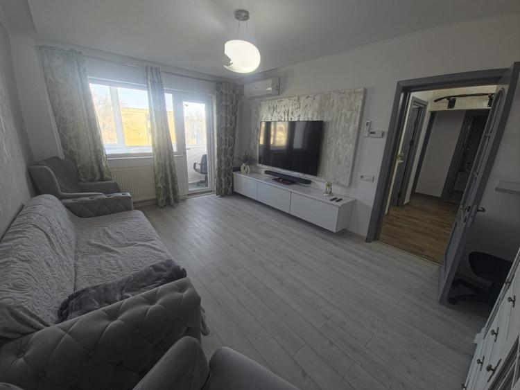 Apartament cu 2 camere decomandat în CET