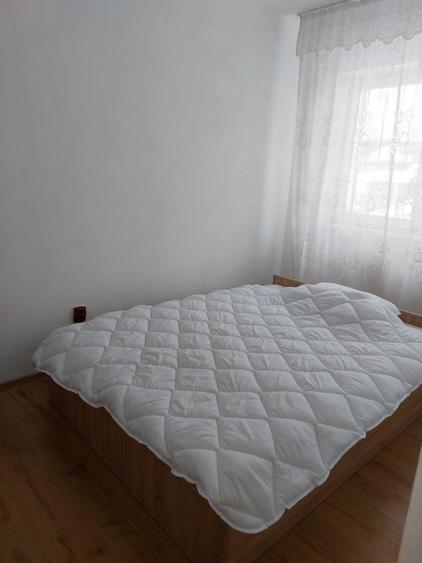 Apartament cu 3 camere semidecomandat în Slătinioara