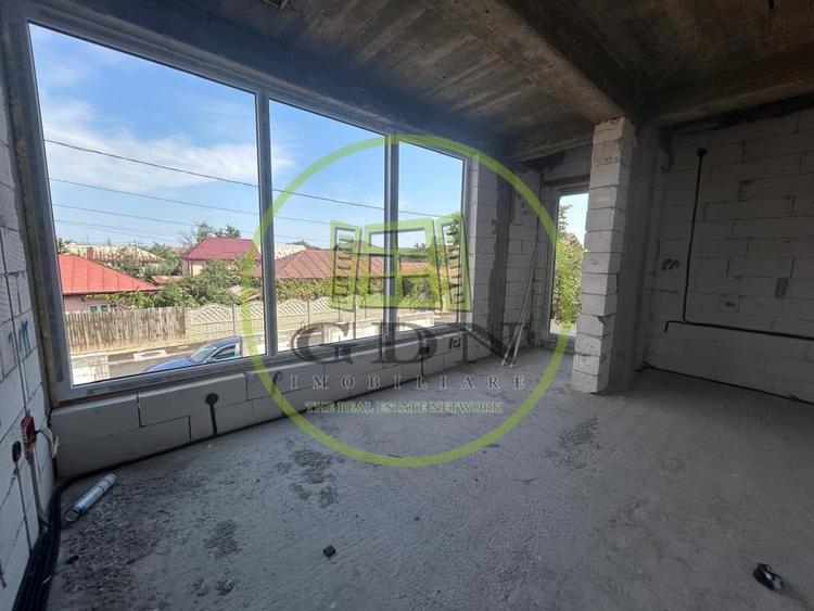 Casă individuală cu 4 camere cu Canalizare în Bariera Vâlcii