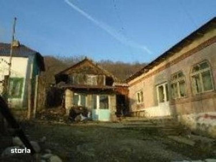 Casă cu 3 camere în Dârmănești