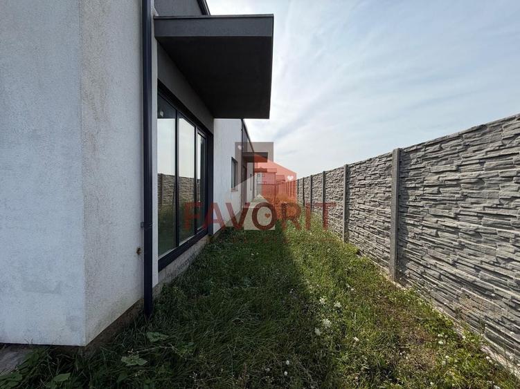 Casă cu 3 camere cu Canalizare în Sânandrei