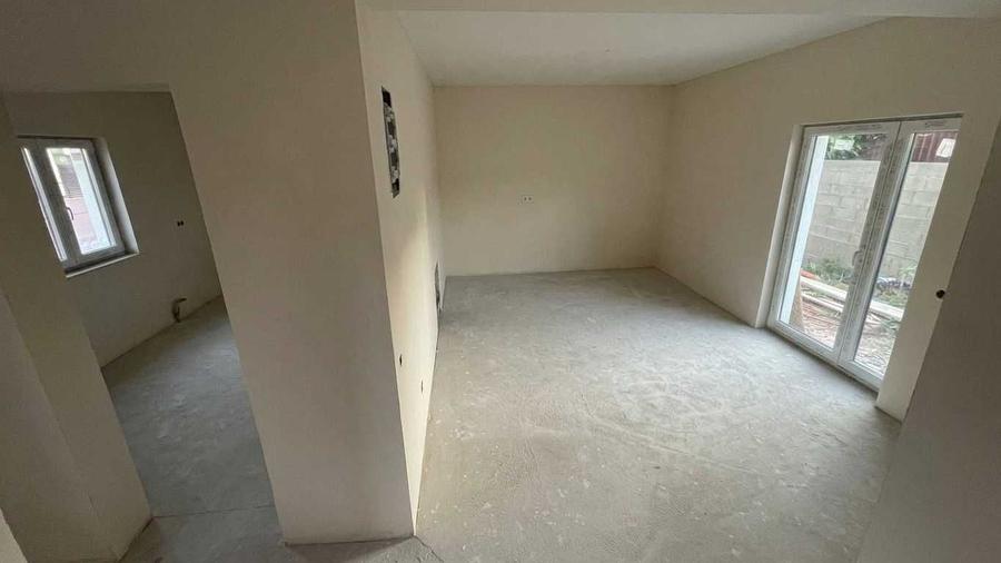 Casă cu 3 camere în Giarmata