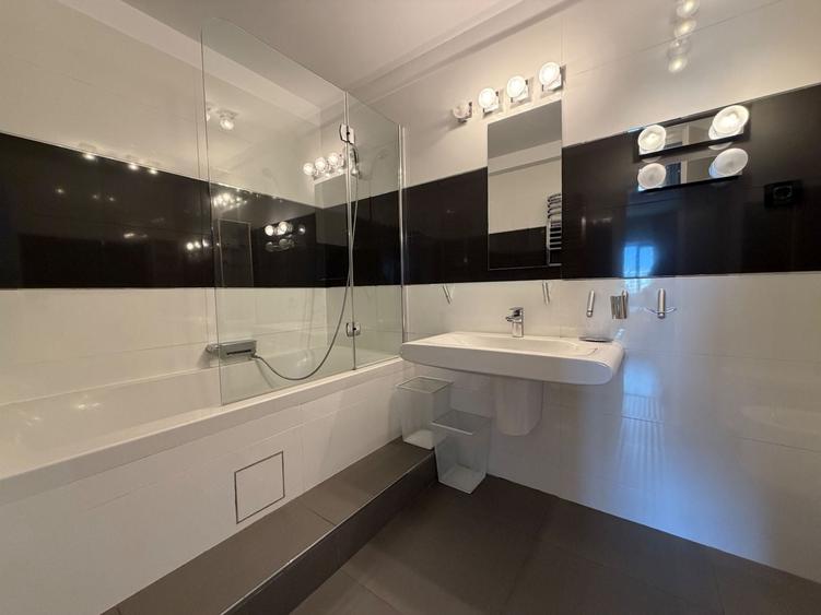 Apartament cu 4 camere decomandat în Herăstrău