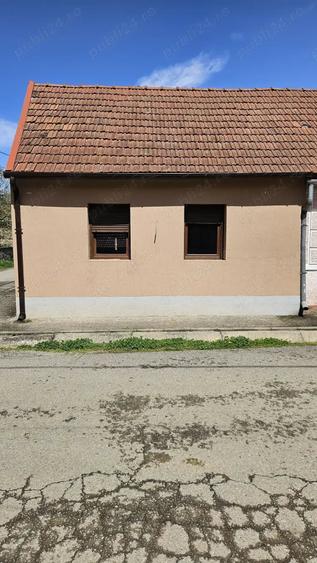 Casă cu 2 camere cu Teren 180 Mp în Feneș