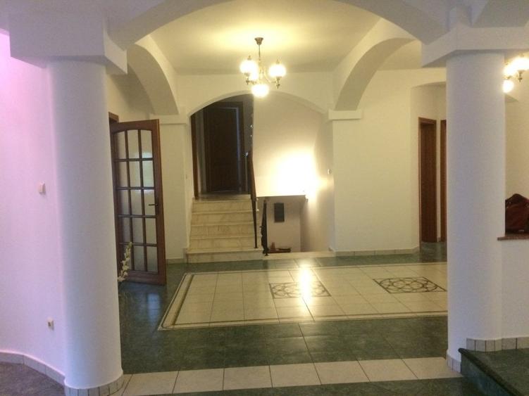 Casă individuală cu 9 camere cu Piscina în Băneasa