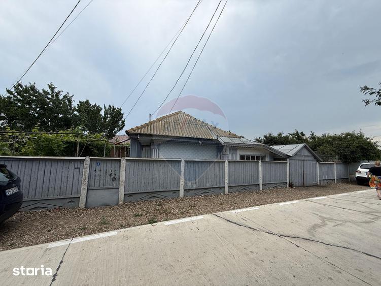Casă cu 6 camere cu Teren 1340 Mp în Zorleni