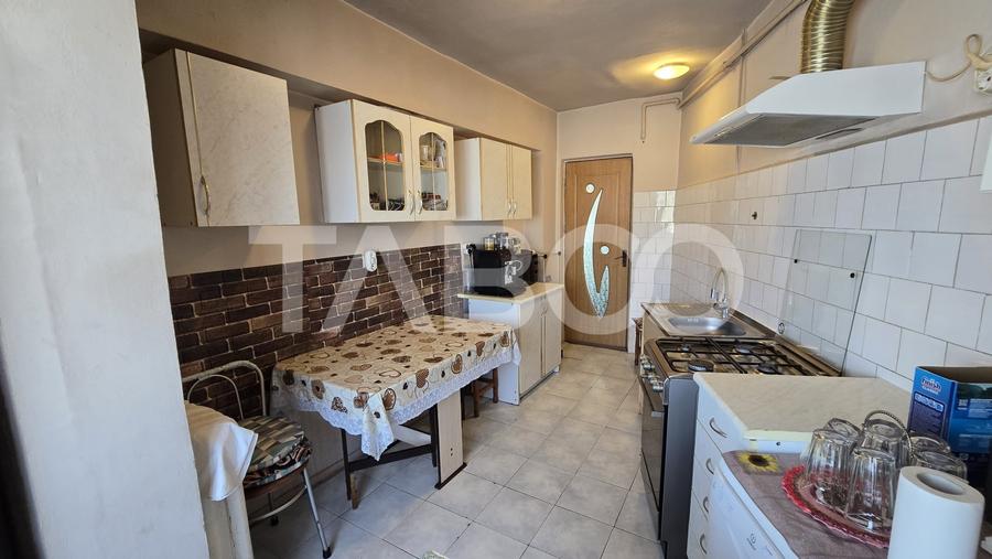 Apartament cu 2 camere decomandat, mobilat în Ștrand