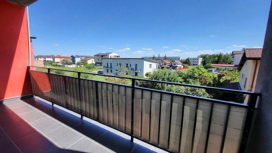 Apartament cu 3 camere semidecomandat în Giroc