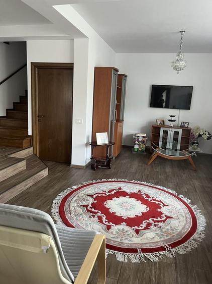 Casă cu 4 camere în Central