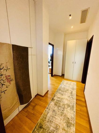 Apartament cu 5 camere decomandat, mobilat în Băneasa