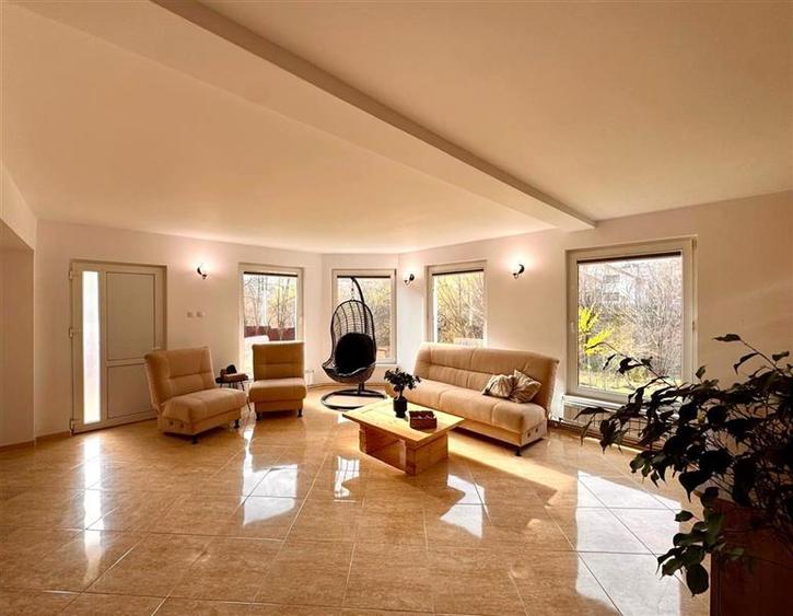Casă individuală cu 4 camere cu Teren 1670 Mp în Bârnova