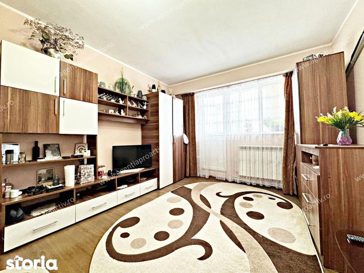 Apartament cu 2 camere decomandat în Micro 17
