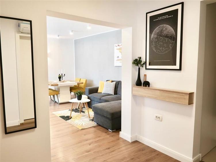 Apartament cu 4 camere decomandat în Decebal