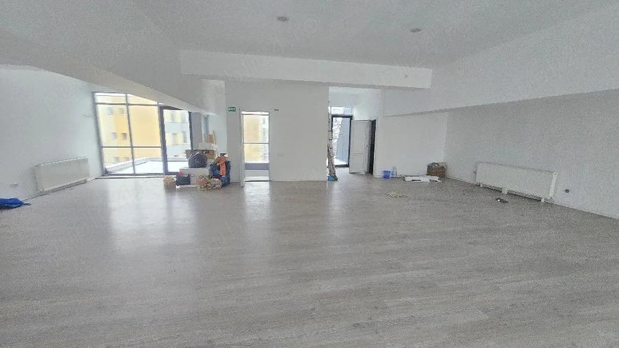 Spațiu comercial, de 450 mp, în Central