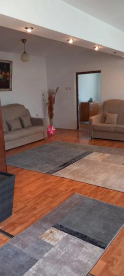 Casă cu 7 camere cu Teren 370 Mp în Central