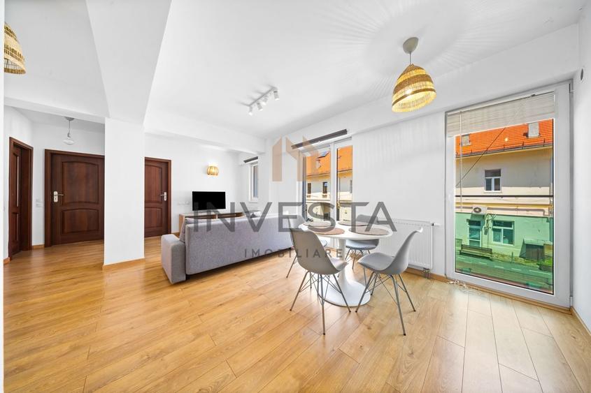 Apartament cu 3 camere semidecomandat, mobilat în Central — fotografia 1