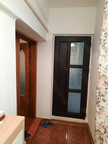 Casă cu 5 camere cu Teren 263 Mp în Radu Negru