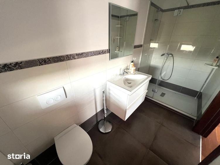 Casă cu 5 camere cu Teren 1250 Mp în Sud
