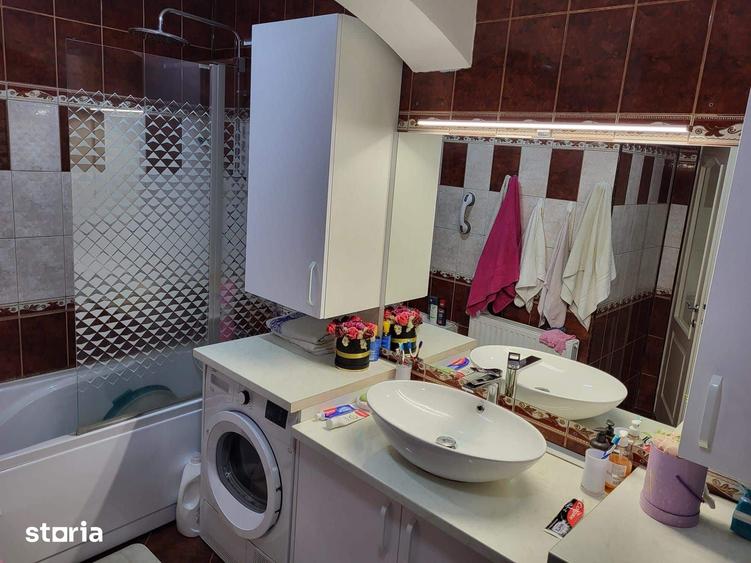 Casă cu 6 camere cu Teren 330 Mp în Turnișor