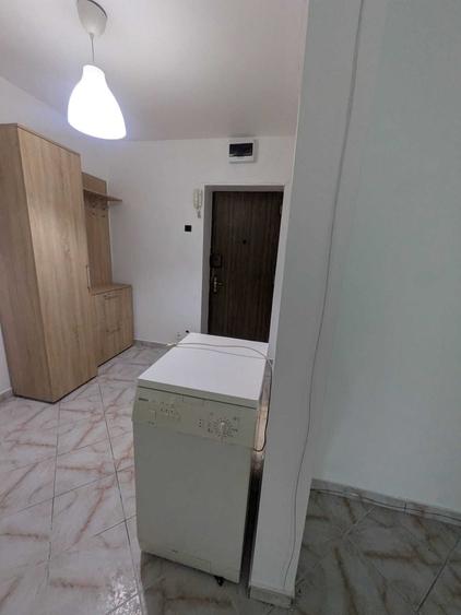Garsonieră decomandată în Virtuții