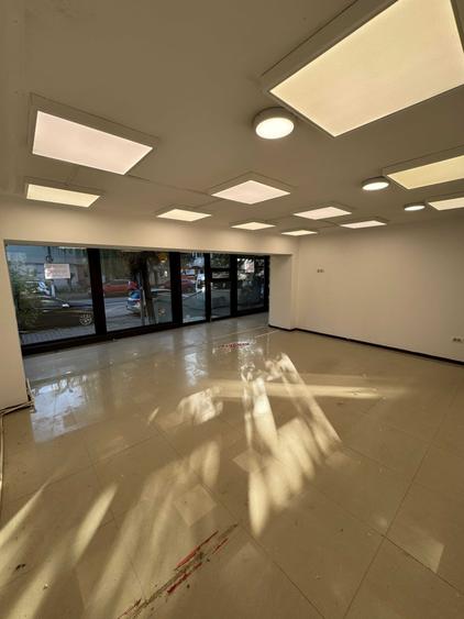 Spațiu comercial, de 90 mp, în Central