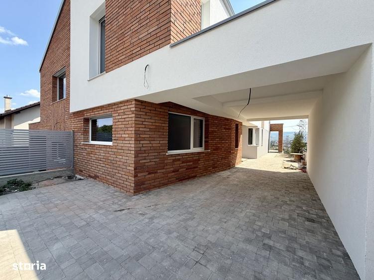 Casă cu 4 camere cu Teren 300 Mp în Central