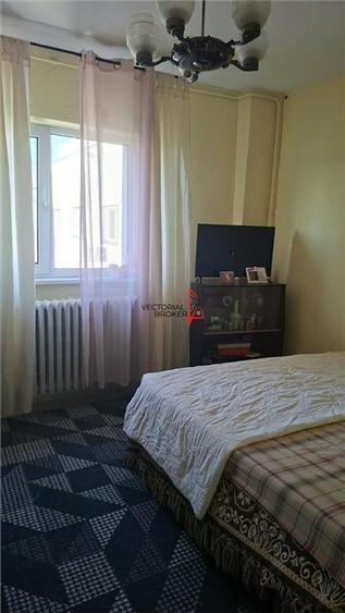 Apartament cu 3 camere decomandat în Basarabia