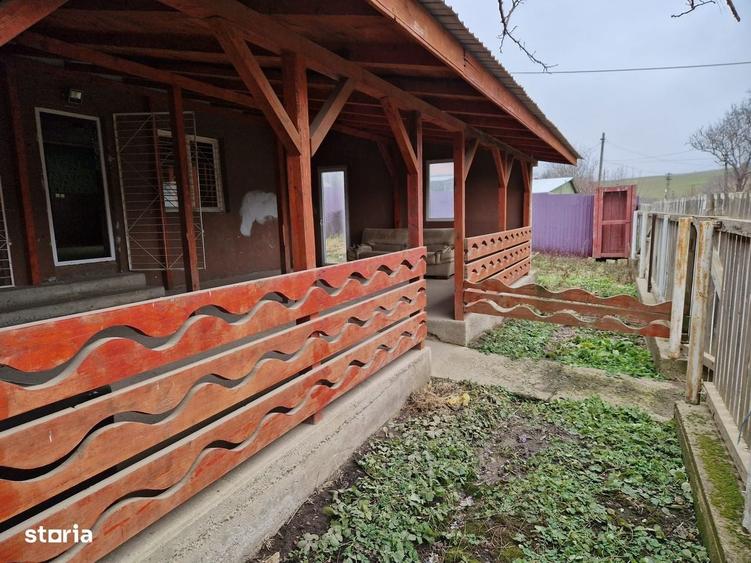 Casă cu 3 camere în Brăești
