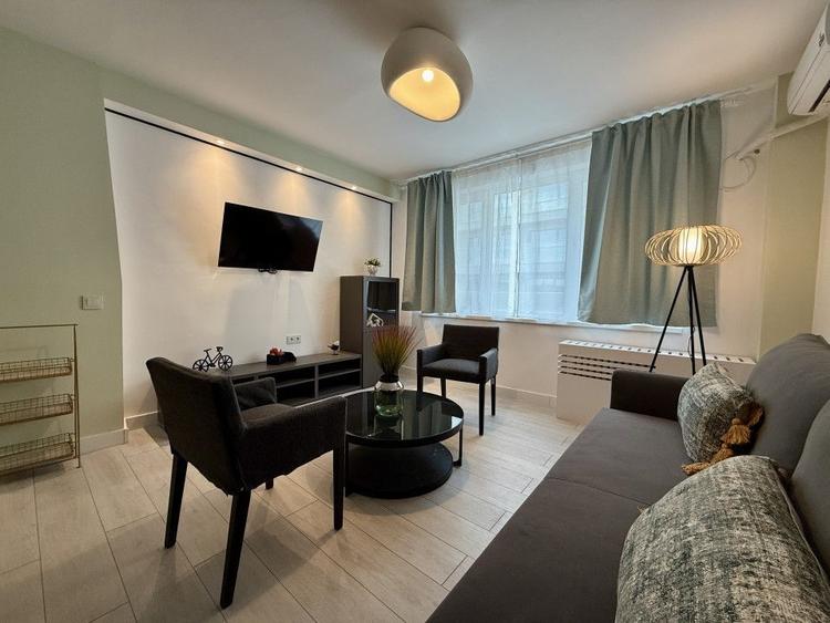 Apartament cu 2 camere semidecomandat, mobilat în Calea Victoriei