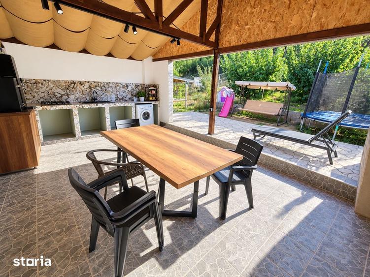 Casă cu 2 camere cu Teren 950 Mp în Vânători