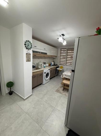Apartament cu 3 camere semidecomandat în Central