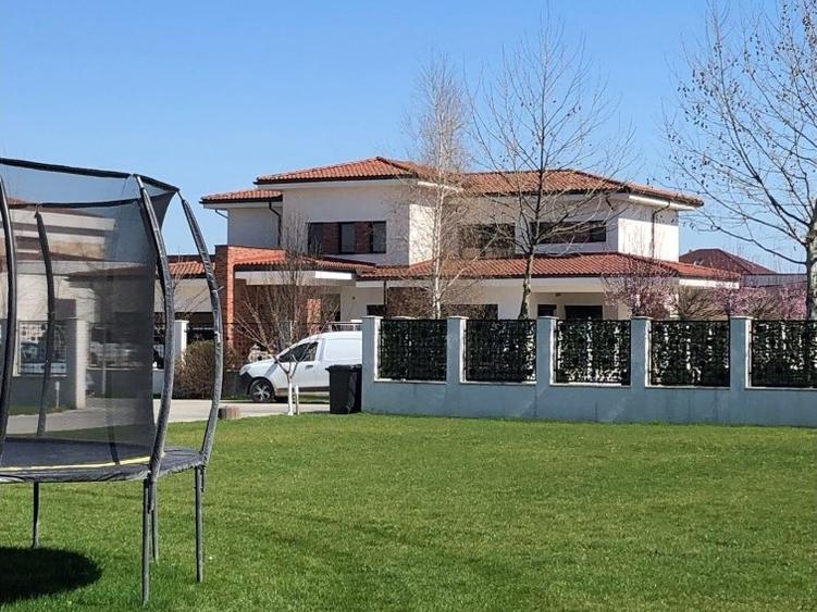 Vila cu piscina si teren 1350 mp - 3