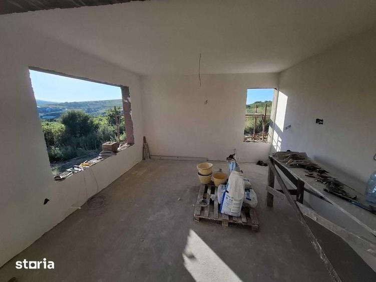 Casă cu 4 camere decomandat cu Teren 100 Mp în Tomești