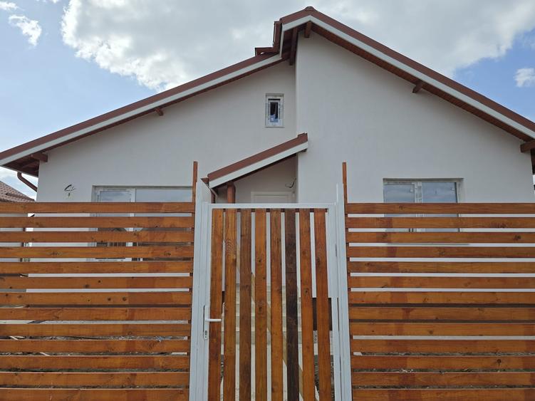 Casă cu 3 camere cu Teren 340 Mp în Berceni