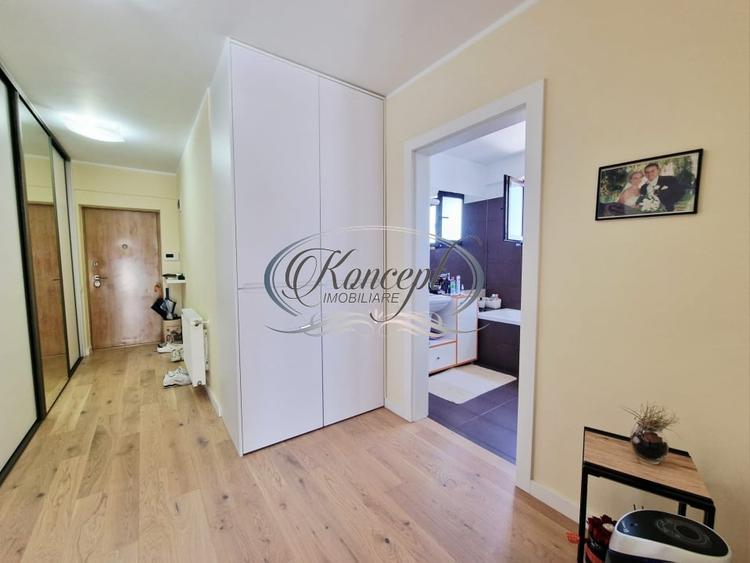 Apartament cu 4 camere semidecomandat, mobilat în Europa