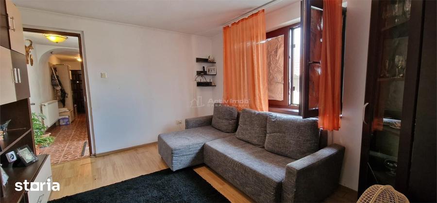 Casă cu 6 camere cu Teren 482 Mp în Central