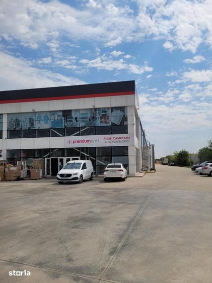 Spațiu comercial, de 1,000 mp, în Central