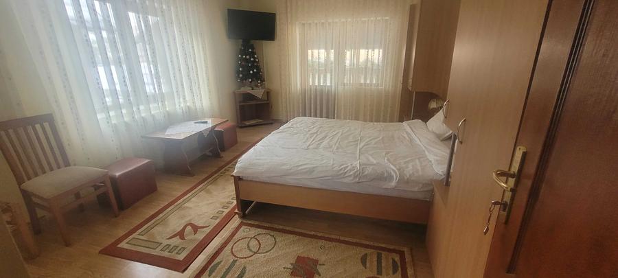 Casă cu 4 camere în Exterior Vest
