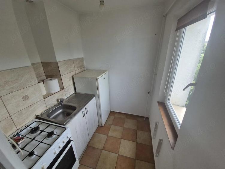 Apartament cu 3 camere semidecomandat în Șagului