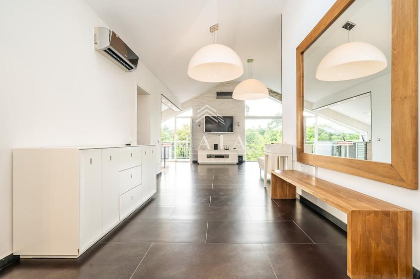 Apartament cu 3 camere decomandat în Sub Arini
