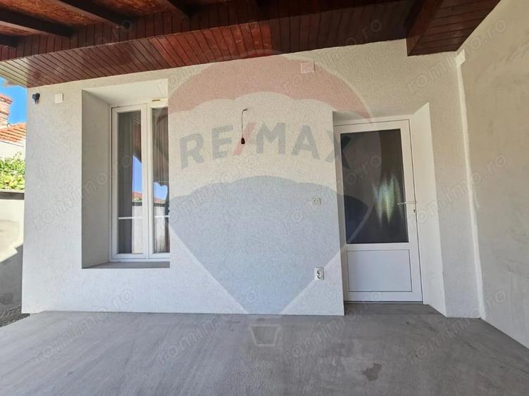 Casă cu 2 camere cu Teren 719 Mp în Central