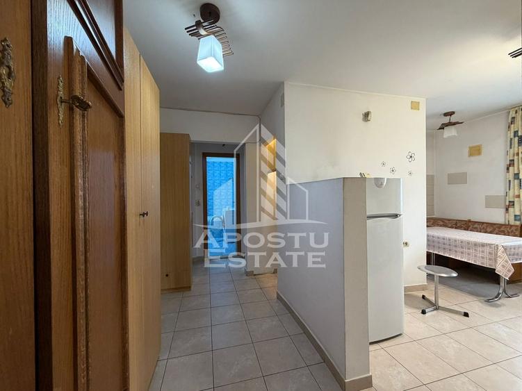 Apartament cu 2 camere decomandat, mobilat în Girocului