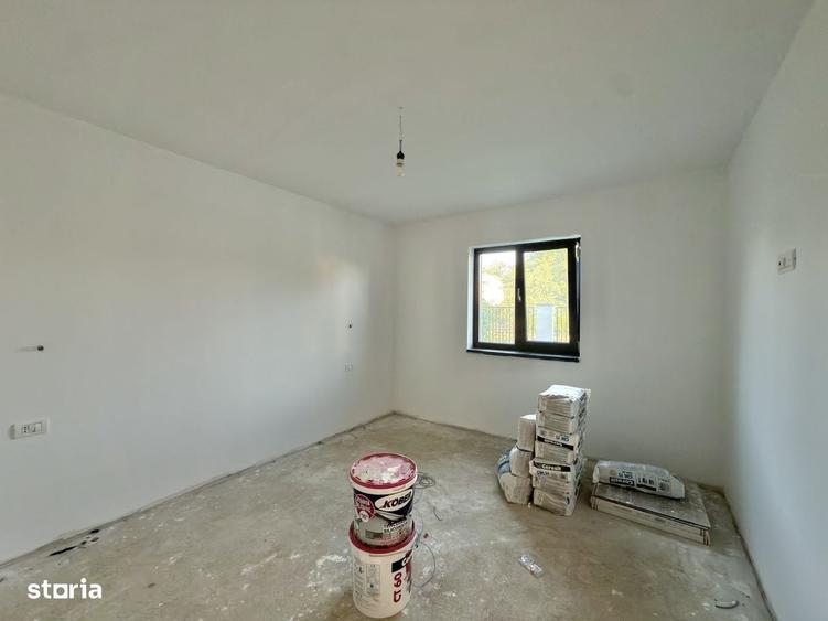 Casă cu 4 camere în Sânmihaiu Român