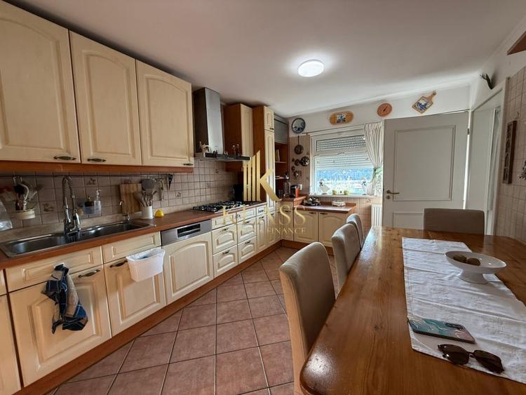 Casă individuală cu 8 camere cu Teren 2176 Mp în Corbeanca