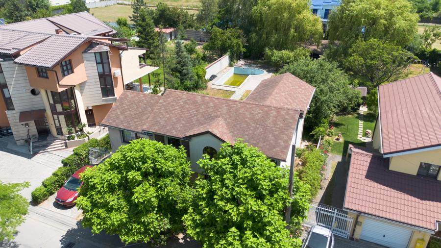 Casă individuală cu 5 camere cu Canalizare în Aradului