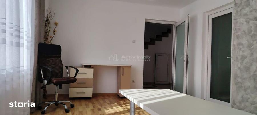 Casă cu 7 camere cu Teren 500 Mp în Central